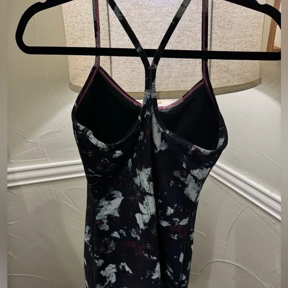 lululemon tank - Picture 5 of 10